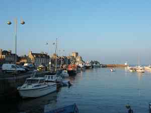 Lien vers le site de la ville de Barfleur Photo du port de Barfleur