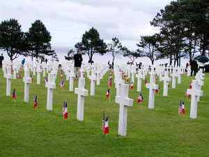 Lien vers la page de wikipedia dédiée au cimetière américain de Colleville sur Mer Photo du cimetière de Colleville sur Mer