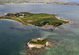 Lien vers le page dédiée à l'île de Tatihou sur le site du conseil général de la Manche Photo de l'île de tatihou